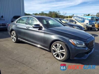 Czwarte zdjęcie samochodu z boku: 2015 MERCEDES-BENZ C 300 4MATIC VIN:55SWF4KB4FU032554 - miniatura
