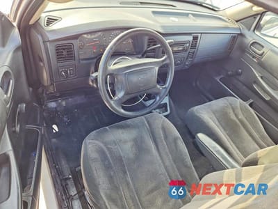 Zdjęcie 8 z 13 samochodu: 2004 DODGE DAKOTA SXT VIN:1D7FL16K64S559844 - miniatura