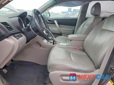 Zdjęcie 7 z 13 samochodu: 2013 TOYOTA HIGHLANDER BASE VIN:5TDBK3EH5DS180730 - miniatura