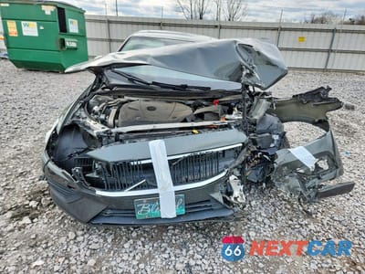 Piąte zdjęcie samochodu w środku: 2019 VOLVO S60 T6 MOMENTUM VIN:7JRA22TK6KG016724 - miniatura