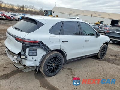 Trzecie zdjęcie samochodu z tyłu: 2019 PORSCHE CAYENNE VIN:WP1AA2AY7KDA01142 - miniatura