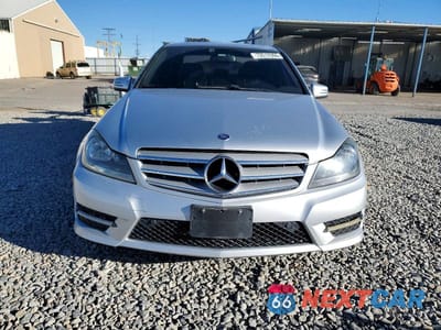 Piąte zdjęcie samochodu w środku: 2012 MERCEDES-BENZ C 300 4MATIC VIN:WDDGF8BB2CR193865 - miniatura