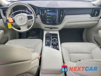 Zdjęcie 8 z 11 samochodu: 2023 VOLVO XC60 PLUS VIN:YV4L12RW0P1331482 - miniatura