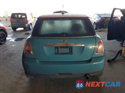 Zdjęcie 6 z 11 samochodu: 2010 MINI COOPER VIN:WMWMF3C50ATU76903 - miniatura