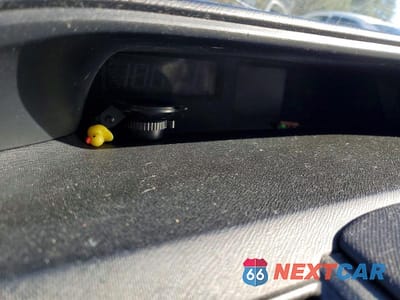 Zdjęcie 9 z 11 samochodu: 2013 TOYOTA PRIUS C TWO VIN:JTDKDTB37D1048505 - miniatura