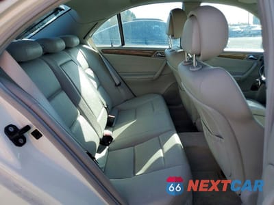 Zdjęcie 10 z 12 samochodu: 2007 MERCEDES-BENZ C 230 VIN:WDBRF52H37F909152 - miniatura