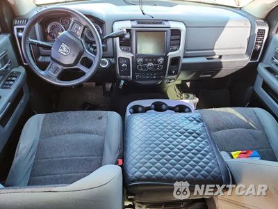 Zdjęcie 8 z 13 samochodu: 2015 RAM 2500 SLT VIN:3C6UR5ML6FG686064 - miniatura