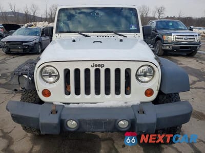 Piąte zdjęcie samochodu w środku: 2013 JEEP WRANGLER UNLIMITED SPORT VIN:1C4BJWDG4DL623125 - miniatura