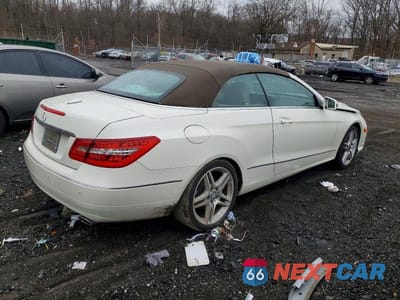 Trzecie zdjęcie samochodu z tyłu: 2011 MERCEDES-BENZ E 350 VIN:WDDKK5GFXBF056480 - miniatura