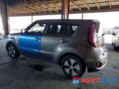 Drugie zdjęcie samochodu z przodu: 2017 KIA SOUL EV VIN:KNDJP3AE3H7022248 - miniatura
