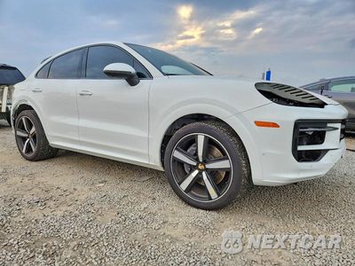 Czwarte zdjęcie samochodu z boku: 2024 PORSCHE CAYENNE COUPE VIN:WP1BA2AY5RDA51083 - miniatura