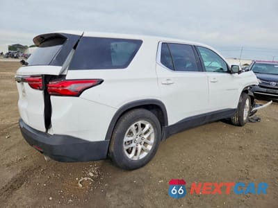 Trzecie zdjęcie samochodu z tyłu: 2022 CHEVROLET TRAVERSE LS VIN:1GNERLKW5NJ183743 - miniatura