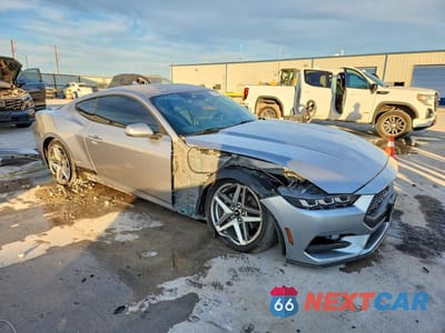 Czwarte zdjęcie samochodu z boku: 2024 FORD MUSTANG VIN:1FA6P8TH5R5134465 - miniatura