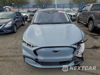 Piąte zdjęcie samochodu w środku: 2024 FORD MUSTANG MACH-E PREMIUM VIN:3FMTK3R48RMA21053 - miniatura