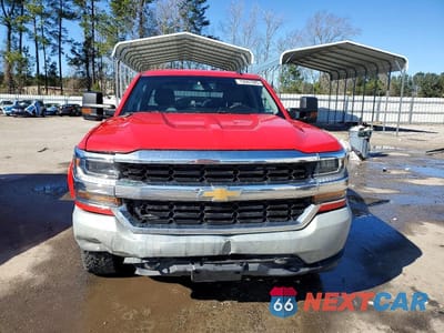 Piąte zdjęcie samochodu w środku: 2018 CHEVROLET SILVERADO K1500 VIN:1GCVKNEC1JZ341047 - miniatura