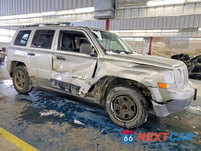Czwarte zdjęcie samochodu z boku: 2012 JEEP PATRIOT SPORT VIN:1C4NJPBBXCD523159 - miniatura
