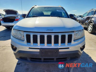 Piąte zdjęcie samochodu w środku: 2011 JEEP COMPASS LIMITED VIN:1J4NF5FB1BD135049 - miniatura