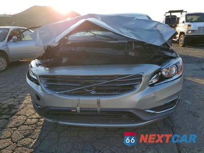Piąte zdjęcie samochodu w środku: 2018 VOLVO S60 PREMIER VIN:LYV402HK6JB173772 - miniatura
