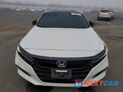Piąte zdjęcie samochodu w środku: 2018 HONDA ACCORD VIN:1HGCV1F94JA018945 - miniatura