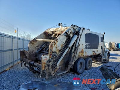 Czwarte zdjęcie samochodu z boku: 2011 INTERNATIONAL 4400 REFUSE TRUCK VIN:1HTMKAAN6BH291414 - miniatura