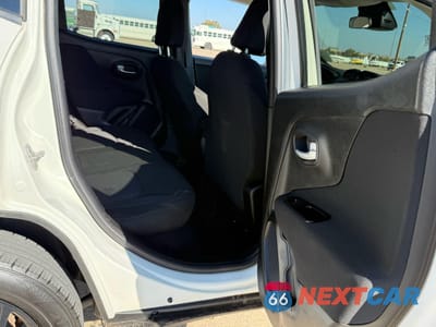 Zdjęcie 6 z 10 samochodu: 2020 JEEP RENEGADE SPORT VIN:ZACNJBAB4LPL50466 - miniatura