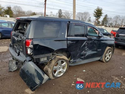 Trzecie zdjęcie samochodu z tyłu: 2019 CHEVROLET TAHOE K1500 LT VIN:1GNSKBKC1KR183744 - miniatura