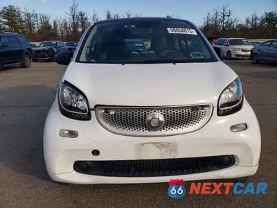 Piąte zdjęcie samochodu w środku: 2016 SMART FORTWO VIN:WMEFJ5DA4GK082192 - miniatura