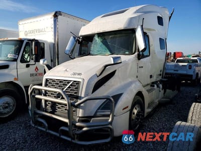 Drugie zdjęcie samochodu z przodu: 2022 VOLVO VNL SEMI TRUCK VIN:4V4NC9EH4NN281881 - miniatura