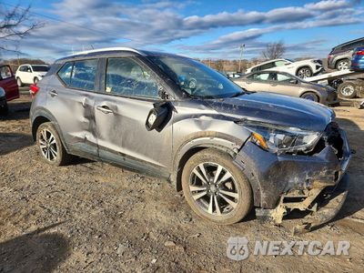 Czwarte zdjęcie samochodu z boku: 2018 NISSAN KICKS S VIN:3N1CP5CU2JL506344 - miniatura