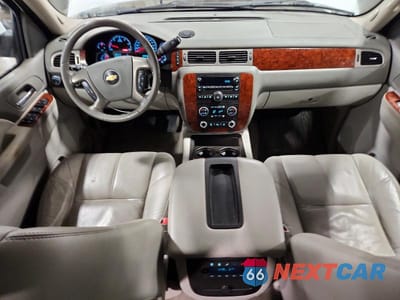 Zdjęcie 8 z 13 samochodu: 2011 CHEVROLET SUBURBAN K1500 LT VIN:1GNSKJE36BR105093 - miniatura