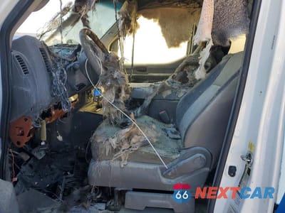Zdjęcie 7 z 12 samochodu: 2019 NISSAN NV 2500 NEWS/BROADCAST VAN VIN:1N6AF0KY8KN806273 - miniatura