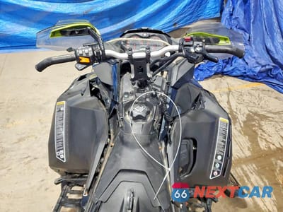 Piąte zdjęcie samochodu w środku: 2019 BOMB RENEGADE ADRENALINE 900 ACE TU VIN:2BPSDUKA2KV000608 - miniatura