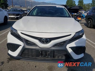 Piąte zdjęcie samochodu w środku: 2024 TOYOTA CAMRY SE NIGHT SHADE VIN:4T1G11AK8RU843737 - miniatura
