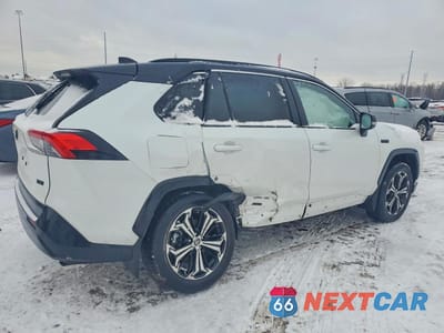 Trzecie zdjęcie samochodu z tyłu: 2024 TOYOTA RAV4 PRIME XSE VIN:JTMEB3FV3RD215639 - miniatura