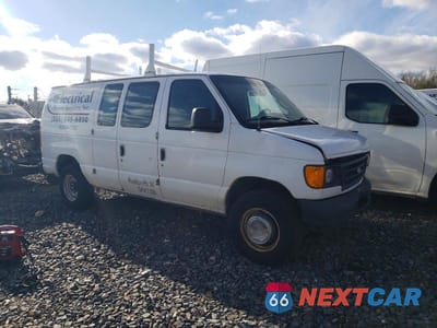Czwarte zdjęcie samochodu z boku: 2004 FORD E250 UTILITY / SERVICE VAN VIN:1FTNE24WX4HB31882 - miniatura