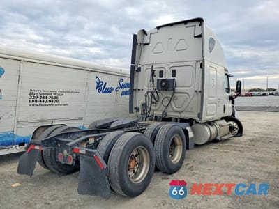 Czwarte zdjęcie samochodu z boku: 2014 FREIGHTLINER CASCADIA 125 SEMI TRUCK VIN:1FUJGLD67ELFP4094 - miniatura