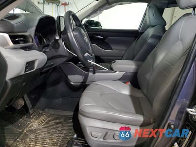 Zdjęcie 7 z 12 samochodu: 2022 TOYOTA HIGHLANDER XLE VIN:5TDGZRBH9NS246044 - miniatura