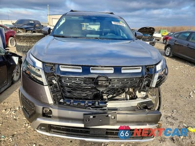 Piąte zdjęcie samochodu w środku: 2025 NISSAN PATHFINDER ROCK CREEK VIN:5N1DR3BD4SC272833 - miniatura