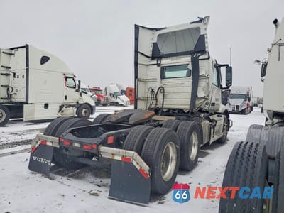 Czwarte zdjęcie samochodu z boku: 2024 VOLVO VNR SEMI TRUCK VIN:4V4WC9EG2RN655213 - miniatura