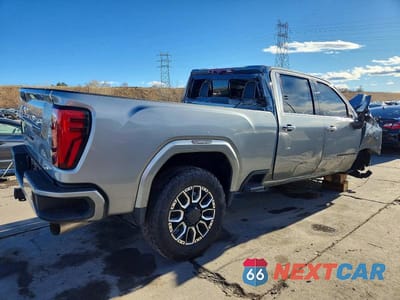 Trzecie zdjęcie samochodu z tyłu: 2024 GMC SIERRA K2500 DENALI ULTIMATE VIN:1GT49XEY2RF458597 - miniatura