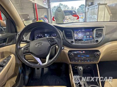 Zdjęcie 9 z 14 samochodu: 2016 HYUNDAI TUCSON LIMITED VIN:KM8J33A26GU180838 - miniatura