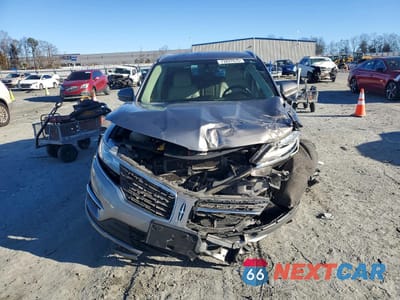 Piąte zdjęcie samochodu w środku: 2017 LINCOLN MKC SELECT VIN:5LMCJ2C95HUL50348 - miniatura