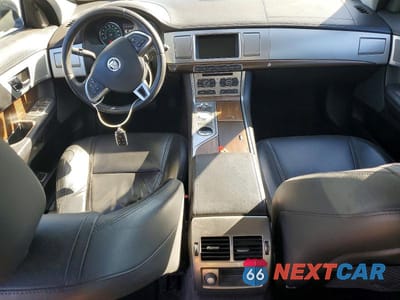 Zdjęcie 8 z 13 samochodu: 2012 JAGUAR XF VIN:SAJWA0FB0CLS55347 - miniatura
