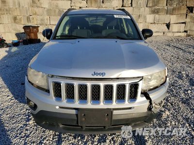 Piąte zdjęcie samochodu w środku: 2012 JEEP COMPASS SPORT VIN:1C4NJDBB7CD562399 - miniatura