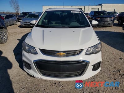 Piąte zdjęcie samochodu w środku: 2017 CHEVROLET SONIC LS VIN:1G1JB5SH3H4134254 - miniatura
