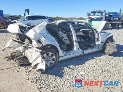 Trzecie zdjęcie samochodu z tyłu: 2004 BMW 325 I VIN:WBAEV33494KR29165 - miniatura