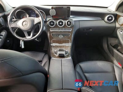 Zdjęcie 8 z 12 samochodu: 2015 MERCEDES-BENZ C 300 4MATIC VIN:55SWF4KB7FU014615 - miniatura