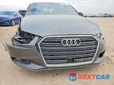 Piąte zdjęcie samochodu w środku: 2018 AUDI A3 PREMIUM VIN:WAUAUGFF1J1060889 - miniatura