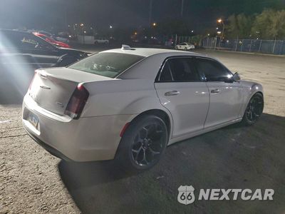 Trzecie zdjęcie samochodu z tyłu: 2019 CHRYSLER 300 S VIN:2C3CCABG3KH708086 - miniatura