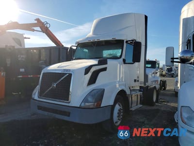 Drugie zdjęcie samochodu z przodu: 2016 VOLVO VNL SEMI TRUCK VIN:4V4N39TG5GN965609 - miniatura